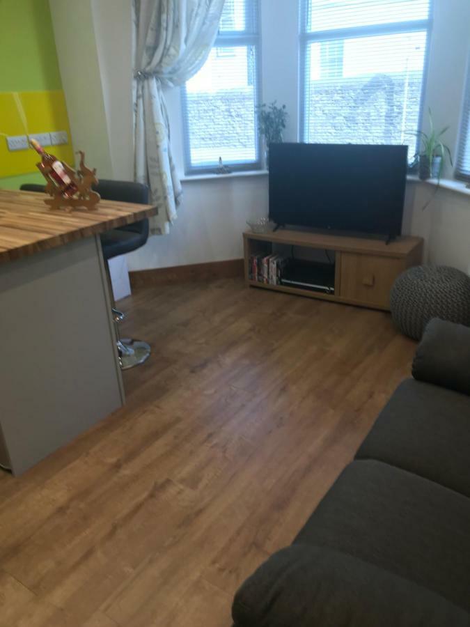Nant Apartment - Ground Floor เมไนบริดจ์ ภายนอก รูปภาพ