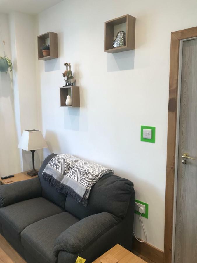 Nant Apartment - Ground Floor เมไนบริดจ์ ภายนอก รูปภาพ